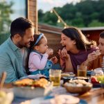 Cele 10 minute pe zi care pot schimba o familie: „Copiii nu au nevoie de părinți perfecți, ci de părinți care se întorc“