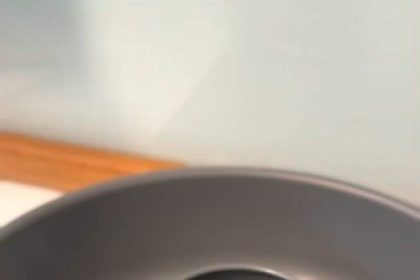 Rețeta Laurei Cosoi care a cucerit internetul: Cum obții o prăjitură fină cu cremă de zahăr ars și blat de cacao