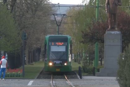 Scumpiri la carburanți, ieftiniri la transportul public: Orașul care va avea cele mai ieftine bilete de tramvai și autobuz din țară