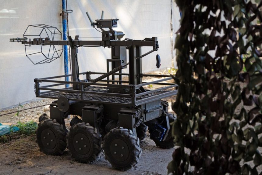 Războiul reinventat: inteligența artificială scoate la iveală inamicul invizibil - roboții umanoizi, încă imperfecți dar cu potențial uriaș Cum schimbă inteligența artificială regulile războiului și „descoperă” inamicul ascuns. Roboții umanoizi,încă imperfecți, dar promițători