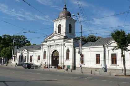 Inscripția de pe cavoul lui Mircea Lucescu: „Ranguri, glorie, bogăție…”. Antrenorul și-a pregătit mormântul cu zece ani înainte