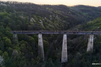 Căile ferate construite în Apuseni, între glorie și ruină. Soarta dramatică a rețelei care a scos din izolare Țara Moților