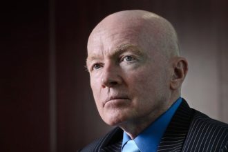 A murit investitorul american Mark Mobius. Legătura cu România a celui supranumit „Indiana Jones al piețelor emergente”