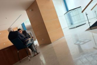 În timp ce PSD amenință că rupe Coaliția, opoziția formată din George Simion și Călin Georgescu se întâlnește la Biblioteca Națională