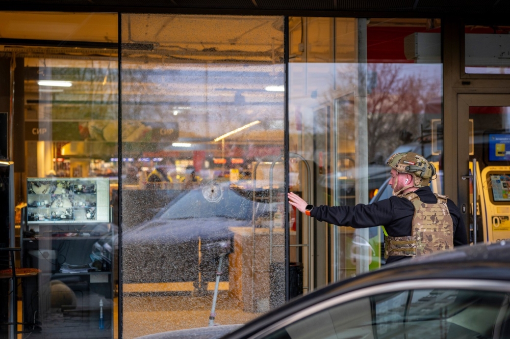 Atac armat într-un supermarket din Kiev: cel puțin 6 morți și 14 răniți. Atacatorul, ucis de forțele speciale