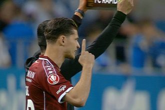 Gesturile făcute de Alex Dobre înainte să intre pe teren în Universitatea Craiova -0