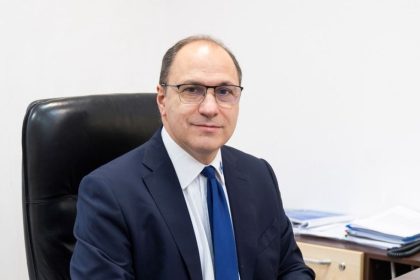 Ministrul Educației propune bani în plus pentru profesorii care muncesc peste 40 de ore pe săptămână