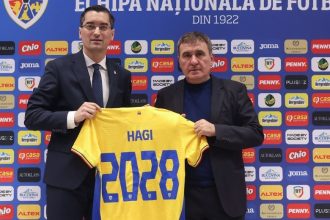 FRF a anunțat că Hagi are contract valabil pe 4 ani. Pe tricoul de la prezentare scrie însă altceva