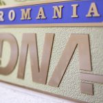 Amplă operațiune DNA care vizează achizițiile publice din două consilii județene. Percheziții și la un lider PSD (surse)