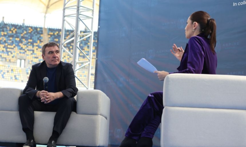 Peste 800 de participanți la FRF Youth Coaching Summit! Gică Hagi și Ilie Dumitrescu, printre numele mari prezente