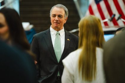 SUA „urmăresc foarte îndeaproape” criza politică din România, susține ambasadorul american la București