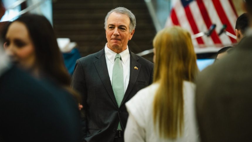 SUA „urmăresc foarte îndeaproape” criza politică din România, susține ambasadorul american la București