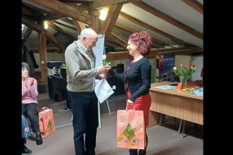 La 97 de ani, înapoi la școală: „Am vrut să țin pasul cu tehnologia”