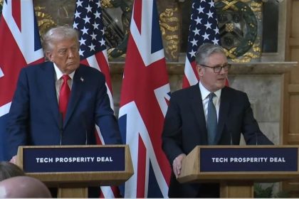 Keir Starmer a vorbit cu Trump despre reluarea urgentă a traficului în Strâmtoarea Ormuz