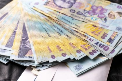 Deficitul bugetar la trei luni, aproape la jumătate față de 2025: statul a încasat mai mult din TVA și a atras mai multe fonduri UE