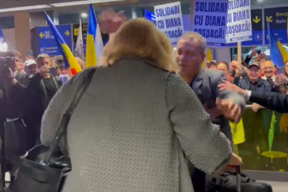 Haos pe Aeroportul Otopeni la revenirea Dianei Șoșoacă în țară, după ce Parlamentul European i-a ridicat imunitatea