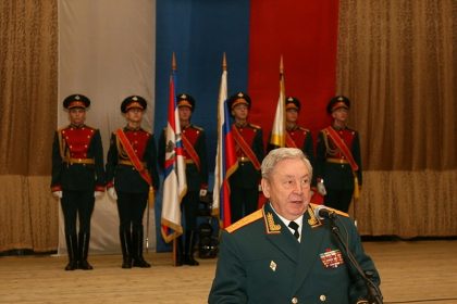 Un general-colonel rus, fost șef al trupelor chimice ale Moscovei, s-a sinucis. A fost găsit „în bucătărie, așezat pe scaun”