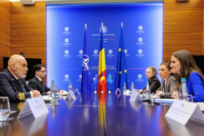 Oana Țoiu și șeful Comitetului Militar al NATO, discuții despre securitatea Flancului Estic și incidentele cu drone în România