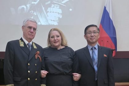 Șoșoacă, din nou în vizită la Ambasada Rusiei unde s-a fotografiat alături de omul lui Kim Jong Un