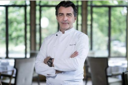 Bucătarul cu 18 stele Michelin care a dus sosurile la rang de artă. Povestea chef-ului care spune: „Eu sunt doar ghidul, este munca unei echipe”