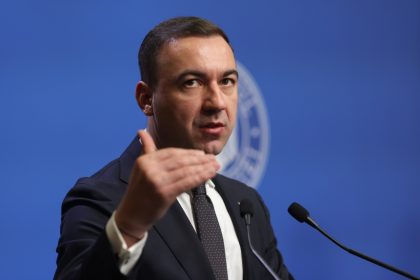 „Nu poţi muta responsabilitatea în curtea unei primării”. Răspunsul lui Bogdan Ivan la „povestea Electrocentrale Craiova”