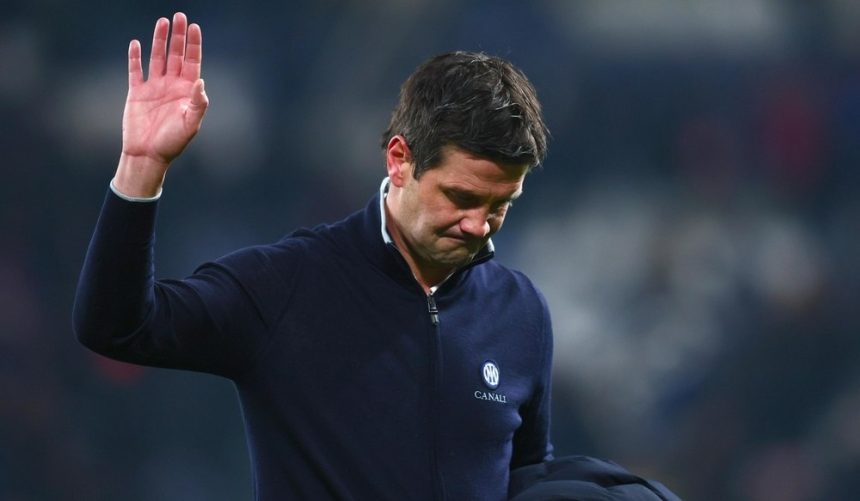 Cristi Chivu dezvăluie copilăria sub comunism: libertatea redusă la o felie de șuncă și un cub de ciocolată, lipsa tatălui și primii bani din fotbal „Libertatea însemna o felie de șuncă, un cub de ciocolată!”. Cristi Chivu, despre copilăria sub regimul comunist, lipsa tatălui și primii bani câștigați din fotbal