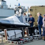 Nicuşor Dan, în dana 78 din Portul Constanţa, locul exploziei dronei: discuţii cu pirotehniştii care au intervenit