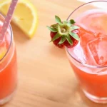 Băutura verii, gata în doar 5 minute: două combinații răcoritoare cu fructe și ierburi aromatice