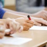 „Un bacalaureat de mântuială”. O profesoară cu zeci de ani la catedră acuză că examenul a fost simplificat deliberat pentru a crește promovabilitatea