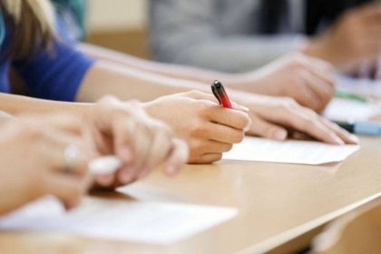 „Un bacalaureat de mântuială”. O profesoară cu zeci de ani la catedră acuză că examenul a fost simplificat deliberat pentru a crește promovabilitatea