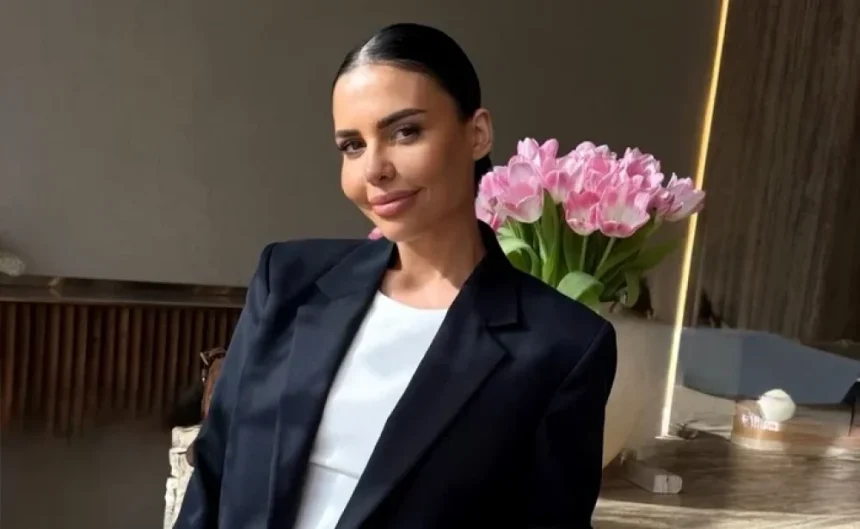Andreea Popescu surprinde fanii: mărturisiri neașteptate despre iubire după divorțul de Rareș Cojoc Postarea făcută de Andreea Popescu care a atras atenția fanilor. Cum vede relațiile după divorțul de Rareș Cojoc