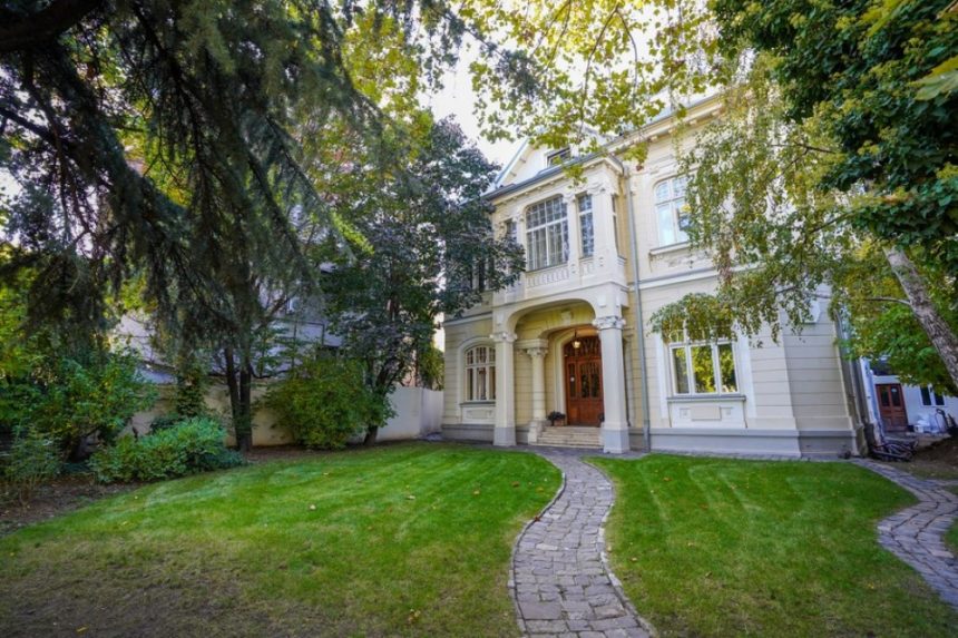 Bucureștiul ascuns: castele, palate și vile istorice scoase la vânzare - reședințe de milioane care pot fi cumpărate acum Bucureștiul ascuns: castele, palate și vile istorice scoase la vânzare. Reședințele care spun povestea unui oraș de milioane de euro