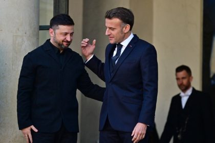 „Ești liber diseară?”. Un microfon uitat deschis la summitul G7 a surprins o discuţie privată între Macron şi Zelenski