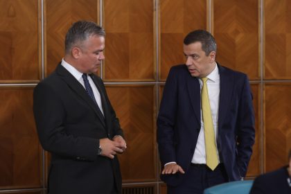 Răsturnare de situație: 6 parlamentari PSD nu vor să voteze Guvernul Veștea. Liderul PNL, discuții prelungite cu Grindeanu la Vila Lac