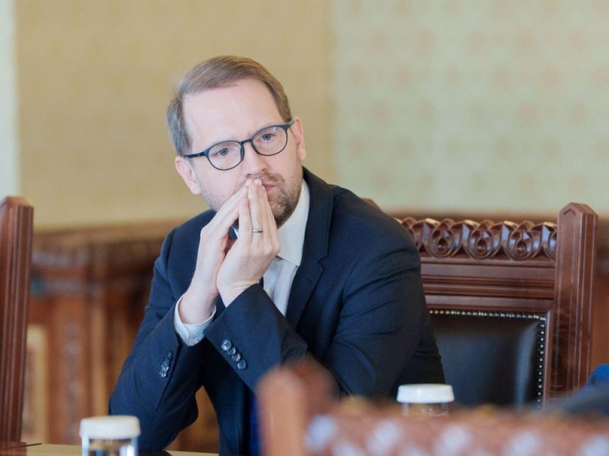 Soarta lui Dominic Fritz, în mâinile Înaltei Curți: verdictul așteptat în cazul liderului USR declarat incompatibil de ANI Zi decisivă pentru Dominic Fritz. Înalta Curte se pronunță în cazul liderului USR, declarat incompatibil de ANI
