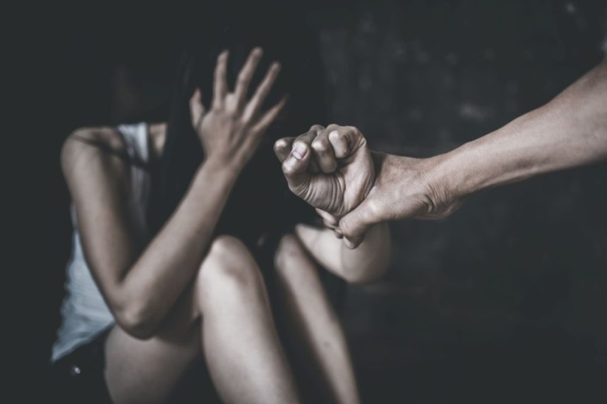 „Tre’ să fi ridicat tu un pic coada”. Femeie din Vaslui, bătută deoarece a avut curajul să vorbească despre o agresiune sexuală