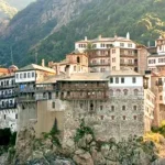Muntele Athos „cucerit” de români”. Cum s-au schimbat preferințele la cumpărături în ultimii ani