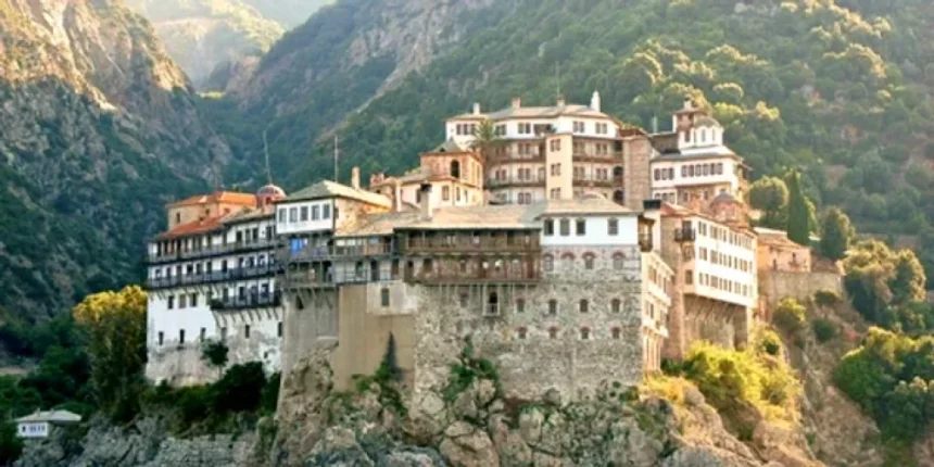 Muntele Athos „cucerit” de români”. Cum s-au schimbat preferințele la cumpărături în ultimii ani