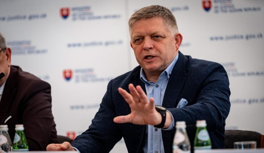 Șoc la NATO - Robert Fico anunță că Slovacia va bloca un nou angajament pentru Ucraina Slovacia se opune unui nou angajament pentru Ucraina la summitul NATO. Anunțul făcut de Robert Fico