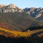 Zeci de pensiuni și vile sunt scoase la vânzare în stațiuni superbe de la munte. De ce renunță la ele proprietarii