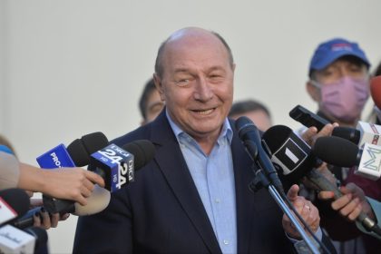 Traian Băsescu ironizează blocajul politic: „Bolojan vrea să rămână premier interimar pe termen nelimitat. Mai vedem la toamnă”