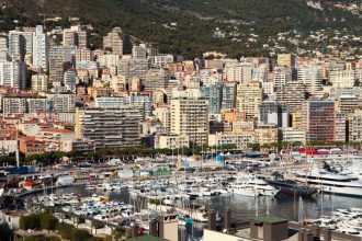Explozie puternică la Monaco: un bărbat a lăsat un rucsac în fața unei clădiri, înainte de a fugi de la locul faptei