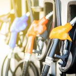 Vot decisiv în Parlament: se decide prelungirea reducerii accizei la motorină și a plafonării prețurilor la carburanți