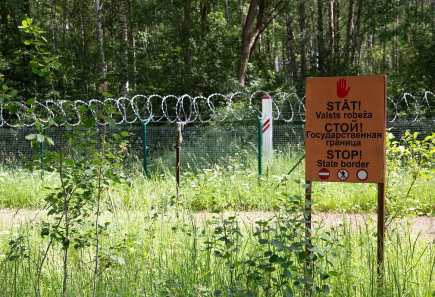 Tensiuni la graniță: Rusia suspendă brusc traficul feroviar cu Finlanda, Estonia și Letonia Rusia suspendă de urgență traficul feroviar la frontierele cu Finlanda, Estonia și Letonia