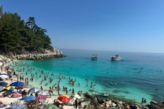 Turiști români în Thassos, acuzați că au plecat fără să plătească o consumație de 43 de euro: „Foarte urât, domnilor! / Probabil erau daci prea liberi”