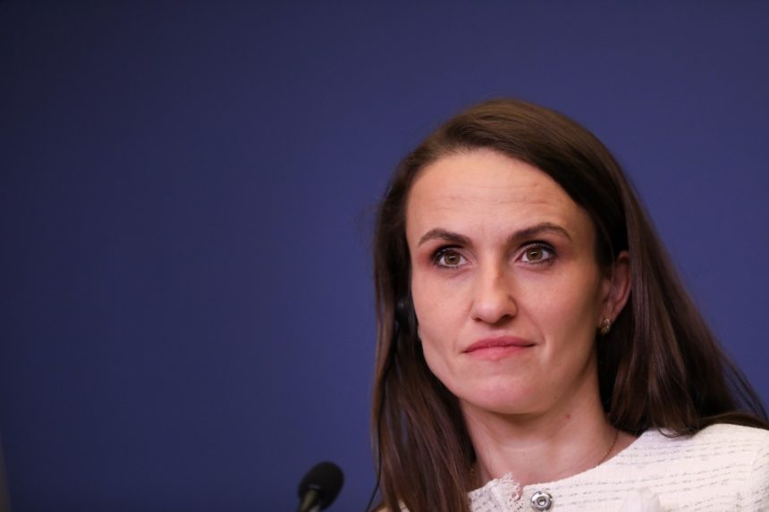 Ţoiu anunţă ruperea definitivă: nu vom guverna cu PSD în acest mandat şi nici ei nu îşi doresc asta Ţoiu: Nu vom mai fi în acelaşi guvern cu PSD pe durata acestui mandat. Nici ei nu cred că îşi doresc acest lucru