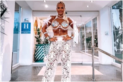 Anda Adam și-a etalat silueta în costum de baie, după ce a slăbit. Vedeta a făcut show la o piscină din Capitală