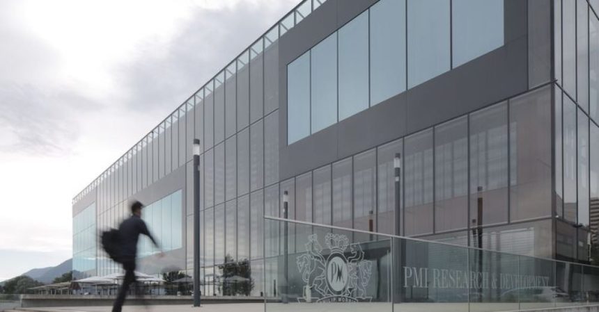 Decizie istorică a FDA: 20 de variante ZYN autorizate ca produse din tutun cu risc modificat Administrația pentru Alimente și Medicamente (FDA) din SUA a autorizat comercializarea a 20 de variante de pliculețe cu nicotină ZYN ca „produse din tutun cu risc modificat”