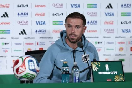 Englezul Jordan Henderson s-a accidentat grav în timp ce sărbătorea cu fanii