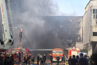 Incendiu în „capitala pantofilor”, în China: cel puțin 28 de morți după ce flăcările au blocat oamenii pe acoperișul unei fabrici